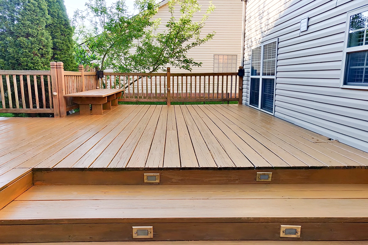 new-deck-light-colored-on-back-patio