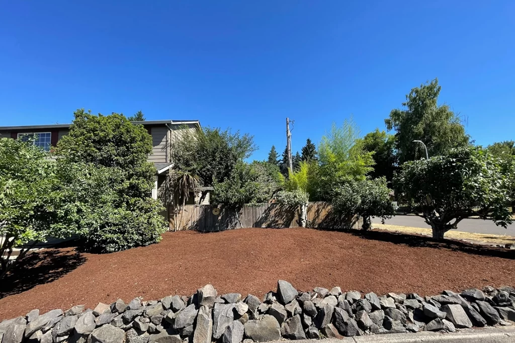 beautiful-front-yard-with-red-mulch-put-in